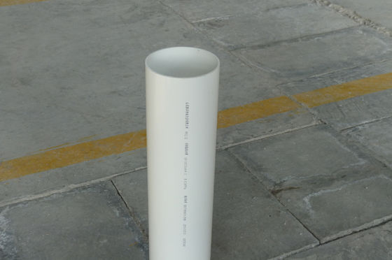หลอดน้ํา PVC ที่ทนต่อ UV ด้วยสายเชื่อมแบบหมวด ผลิตโดยวิธีการ extrusion