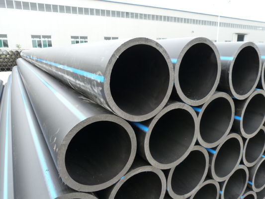กว้างตามความต้องการ Dia32-1800mm ท่อ HDPE การลอกความยืดหยุ่นสูงและความทนทานแรงกระแทกที่ดีเยี่ยม