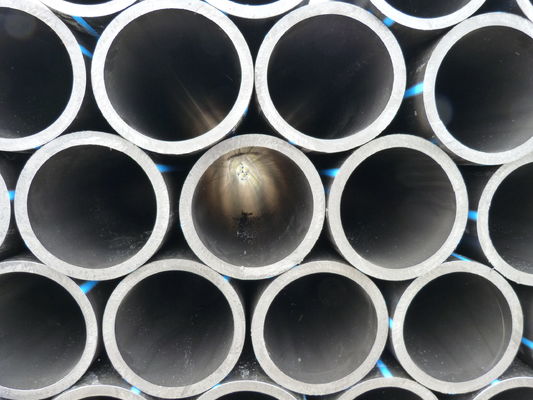 กว้างตามความต้องการ Dia32-1800mm ท่อ HDPE การลอกความยืดหยุ่นสูงและความทนทานแรงกระแทกที่ดีเยี่ยม