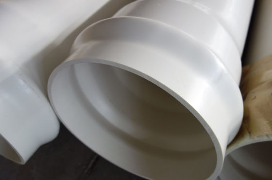 น้ําหนักเบาง่ายในการติดตั้ง PVC ท่อน้ํา ความแข็งแรงสูงสําหรับโครงการ