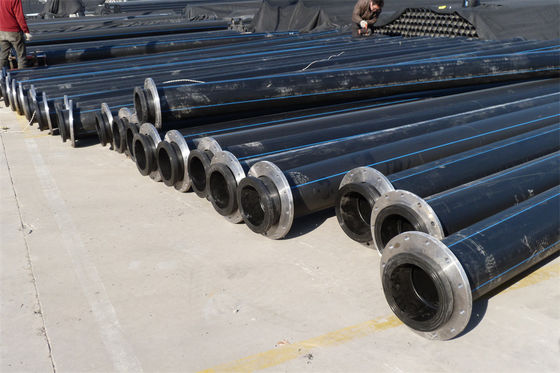 การเชื่อมต่อการปั่น การบดท่อ HDPE สีขาวที่มีเส้นสีฟ้า สําหรับโครงการบดท่อต่างๆ